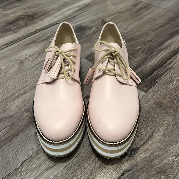 Women’s platform pink dress sneakers - Picture 2 of 4